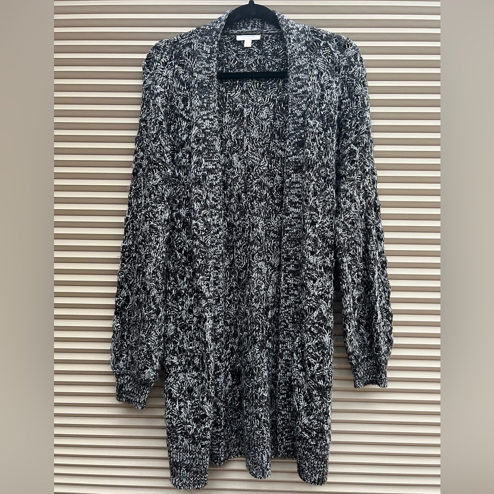 Woman’s size medium Lauren Conrad Sweater Duster EUC